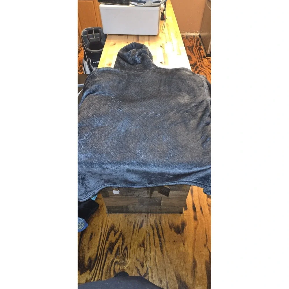 Oversized‎ Gray Fleece Hooded Blanket with Kangaroo Pocket and Sleeves
